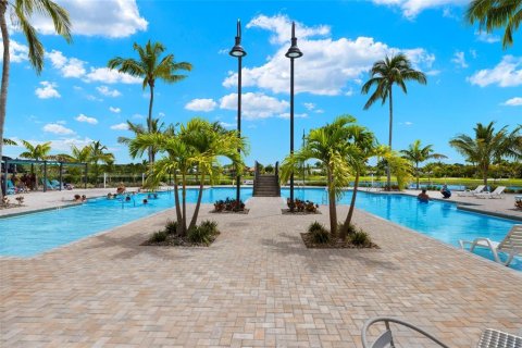 House in Fort Myers, Florida 1 bedroom, 61.97 sq.m. № 1368187 - photo 2