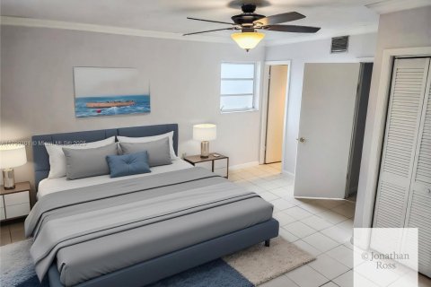 House in Miami, Florida 5 bedrooms, 163.88 sq.m. № 1730982 - photo 9