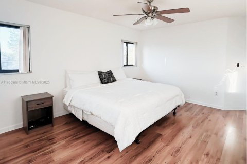 Villa ou maison à louer à Miami, Floride: 4 chambres, 193.05 m2 № 1881806 - photo 2