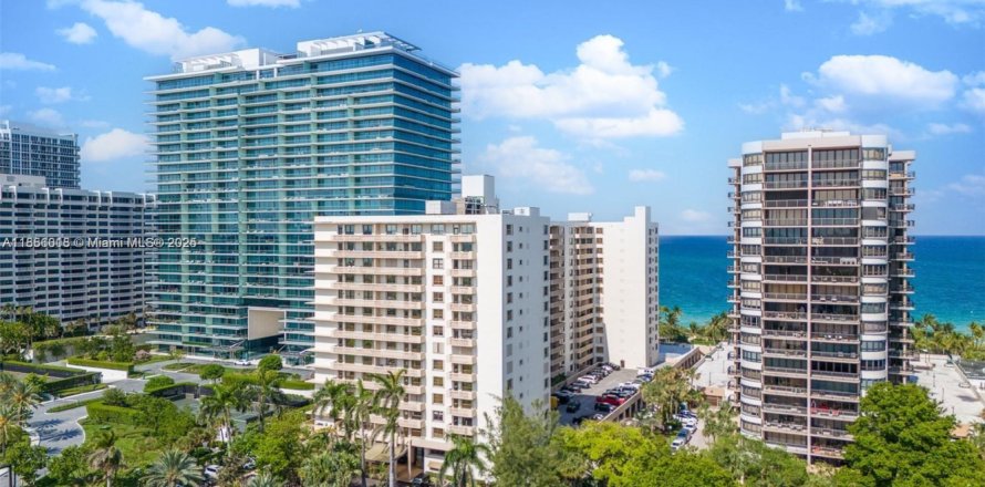 Condo in Bal Harbour, Florida, 1 bedroom № 1878435