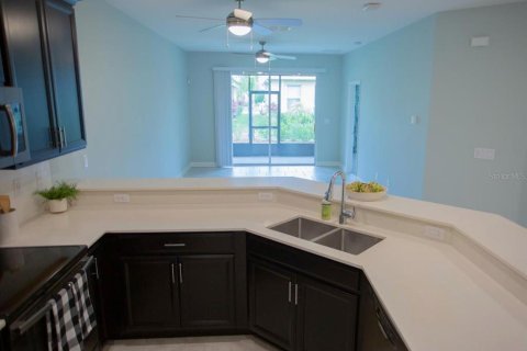 Townhouse in Winter Haven, Florida 2 bedrooms, 128.67 sq.m. № 1778331 - photo 4