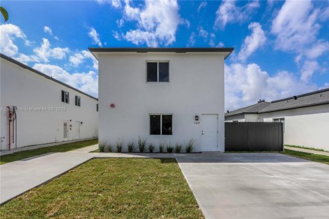 Commercial property in Miami, Florida № 1892832 - photo 6