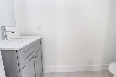 Commercial property in Miami, Florida № 1892832 - photo 24