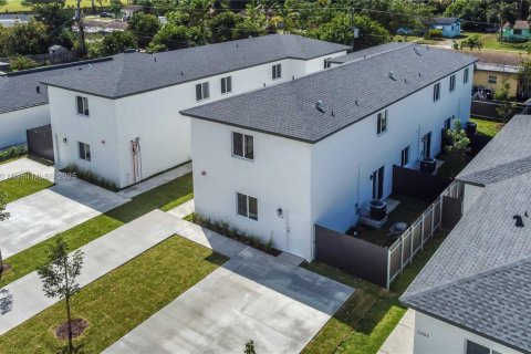 Commercial property in Miami, Florida № 1892832 - photo 3
