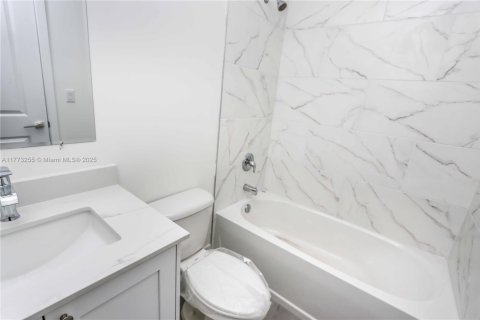 Commercial property in Miami, Florida № 1892832 - photo 21
