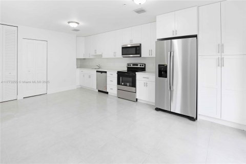 Commercial property in Miami, Florida № 1892832 - photo 20