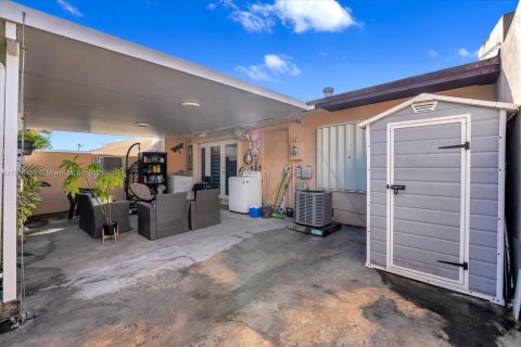 Touwnhouse à vendre à Miami, Floride: 2 chambres, 77.57 m2 № 1955441 - photo 15