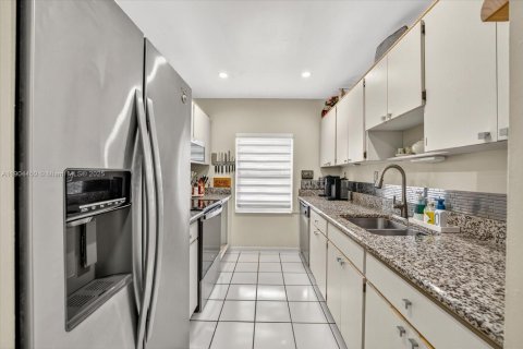 Touwnhouse à vendre à Miami, Floride: 2 chambres, 77.57 m2 № 1955441 - photo 7