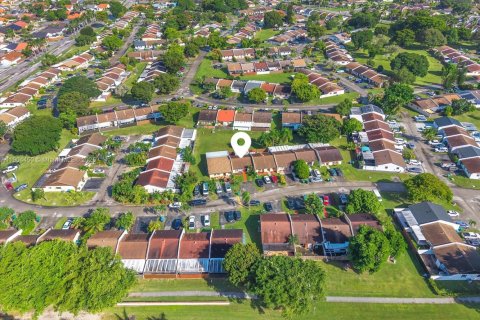 Touwnhouse à vendre à Miami, Floride: 2 chambres, 77.57 m2 № 1955441 - photo 18