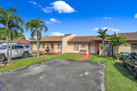 Touwnhouse à vendre à Miami, Floride: 2 chambres, 77.57 m2 № 1955441 - photo 2