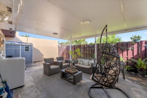 Touwnhouse à vendre à Miami, Floride: 2 chambres, 77.57 m2 № 1955441 - photo 14