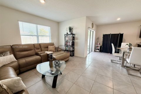 Villa ou maison à vendre à Port St. Lucie, Floride: 4 chambres, 169.73 m2 № 2076689 - photo 12