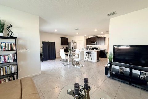 Villa ou maison à vendre à Port St. Lucie, Floride: 4 chambres, 169.73 m2 № 2076689 - photo 9