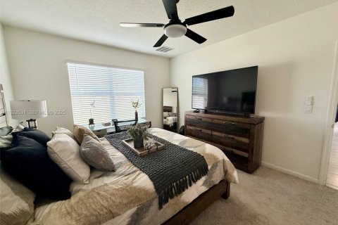 Villa ou maison à vendre à Port St. Lucie, Floride: 4 chambres, 169.73 m2 № 2076689 - photo 15