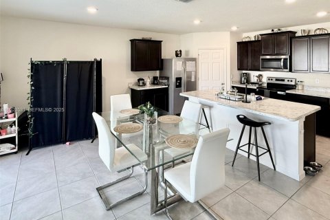 Villa ou maison à vendre à Port St. Lucie, Floride: 4 chambres, 169.73 m2 № 2076689 - photo 8