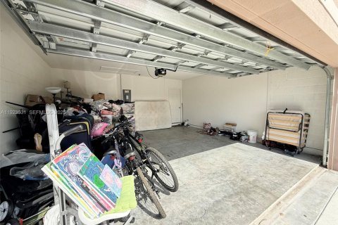 Villa ou maison à vendre à Port St. Lucie, Floride: 4 chambres, 169.73 m2 № 2076689 - photo 27
