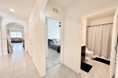 Villa ou maison à vendre à Port St. Lucie, Floride: 4 chambres, 169.73 m2 № 2076689 - photo 22