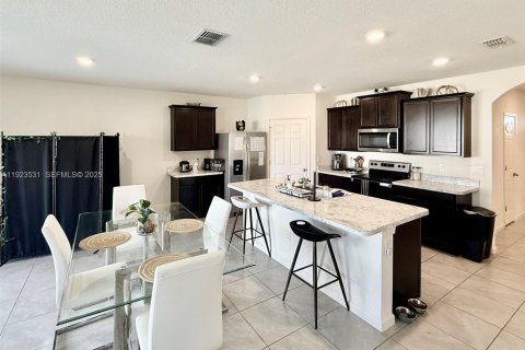 Villa ou maison à vendre à Port St. Lucie, Floride: 4 chambres, 169.73 m2 № 2076689 - photo 7