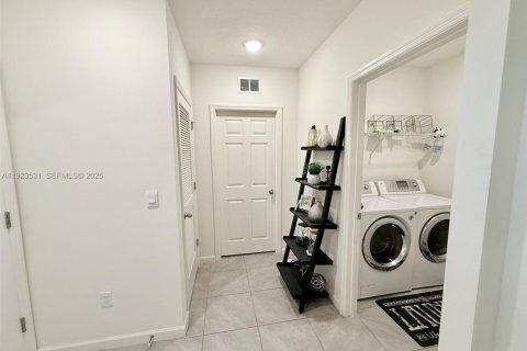 Villa ou maison à vendre à Port St. Lucie, Floride: 4 chambres, 169.73 m2 № 2076689 - photo 3