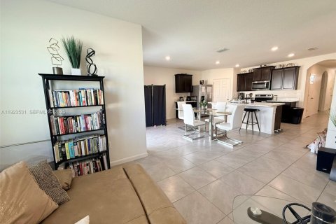 Villa ou maison à vendre à Port St. Lucie, Floride: 4 chambres, 169.73 m2 № 2076689 - photo 10