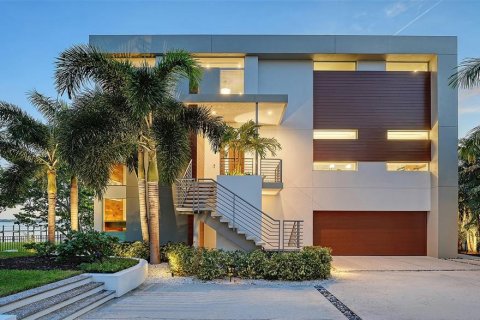 House in Palmetto, Florida 5 bedrooms, 435.8 sq.m. № 2302138