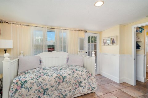 House in Longboat Key, Florida 3 bedrooms, 145.3 sq.m. № 1914137 - photo 8