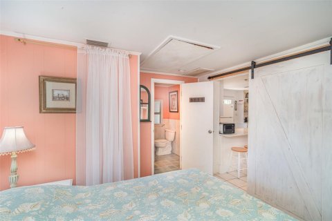 House in Longboat Key, Florida 3 bedrooms, 145.3 sq.m. № 1914137 - photo 27