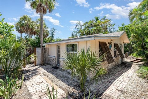 House in Longboat Key, Florida 3 bedrooms, 145.3 sq.m. № 1914137 - photo 1
