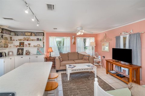 House in Longboat Key, Florida 3 bedrooms, 145.3 sq.m. № 1914137 - photo 23