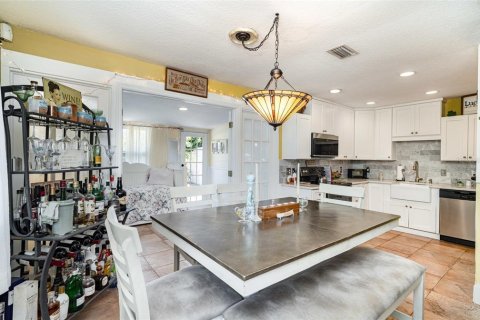 House in Longboat Key, Florida 3 bedrooms, 145.3 sq.m. № 1914137 - photo 6