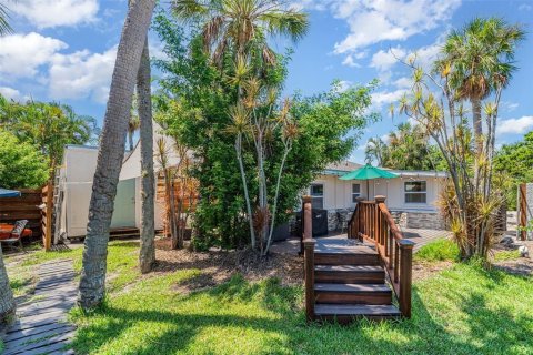 House in Longboat Key, Florida 3 bedrooms, 145.3 sq.m. № 1914137 - photo 19