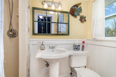 House in Longboat Key, Florida 3 bedrooms, 145.3 sq.m. № 1914137 - photo 15