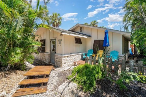 House in Longboat Key, Florida 3 bedrooms, 145.3 sq.m. № 1914137 - photo 2