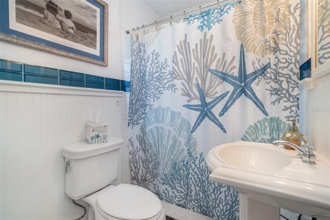House in Longboat Key, Florida 3 bedrooms, 145.3 sq.m. № 1914137 - photo 13