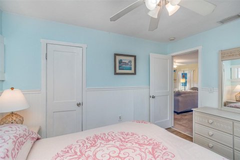 House in Longboat Key, Florida 3 bedrooms, 145.3 sq.m. № 1914137 - photo 9