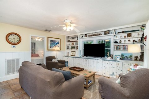 House in Longboat Key, Florida 3 bedrooms, 145.3 sq.m. № 1914137 - photo 4