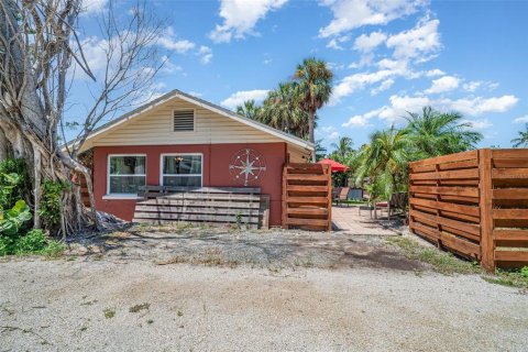 House in Longboat Key, Florida 3 bedrooms, 145.3 sq.m. № 1914137 - photo 30