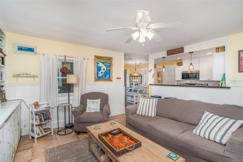 House in Longboat Key, Florida 3 bedrooms, 145.3 sq.m. № 1914137 - photo 3