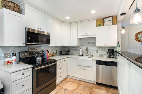 House in Longboat Key, Florida 3 bedrooms, 145.3 sq.m. № 1914137 - photo 5