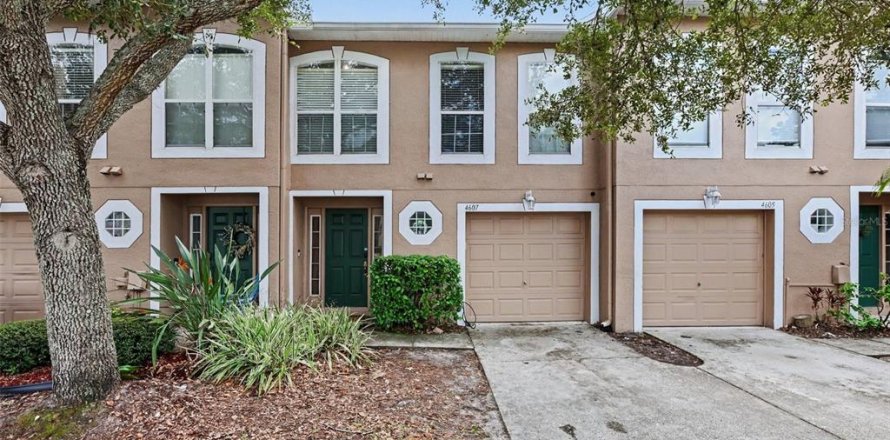 Adosado en Tampa, Florida 3 dormitorios, 155.15 m2 № 2347902
