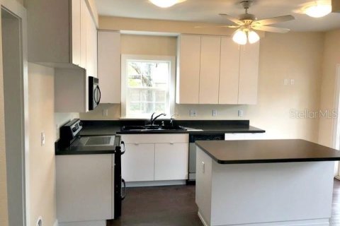 Villa ou maison à louer à Tampa, Floride: 4 chambres, 207.92 m2 № 2398915 - photo 12