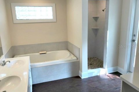 Villa ou maison à louer à Tampa, Floride: 4 chambres, 207.92 m2 № 2398915 - photo 19