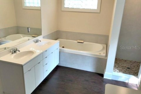 Villa ou maison à louer à Tampa, Floride: 4 chambres, 207.92 m2 № 2398915 - photo 18