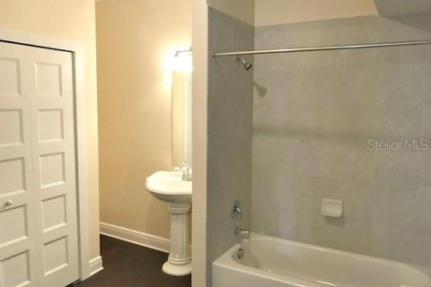 Villa ou maison à louer à Tampa, Floride: 4 chambres, 207.92 m2 № 2398915 - photo 6