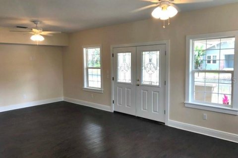 Villa ou maison à louer à Tampa, Floride: 4 chambres, 207.92 m2 № 2398915 - photo 3
