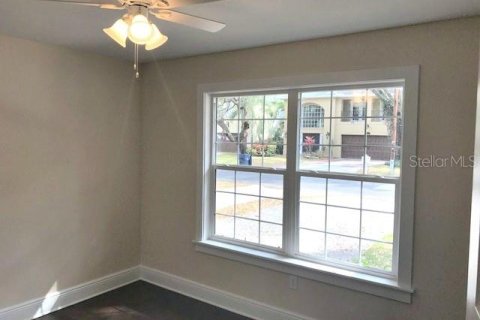 Villa ou maison à louer à Tampa, Floride: 4 chambres, 207.92 m2 № 2398915 - photo 8