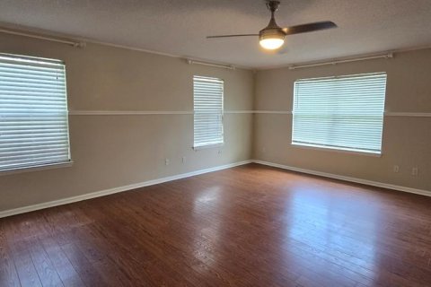 Villa ou maison à louer à Ocala, Floride: 3 chambres, 175.96 m2 № 2148070 - photo 2