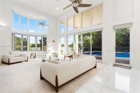 House in Weston, Florida 4 bedrooms, 436.64 sq.m. № 1806253 - photo 9