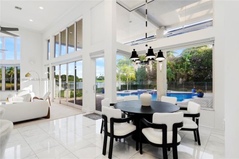 House in Weston, Florida 4 bedrooms, 436.64 sq.m. № 1806253 - photo 11