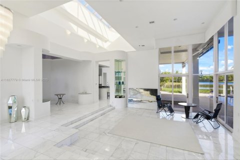 House in Weston, Florida 4 bedrooms, 436.64 sq.m. № 1806253 - photo 20